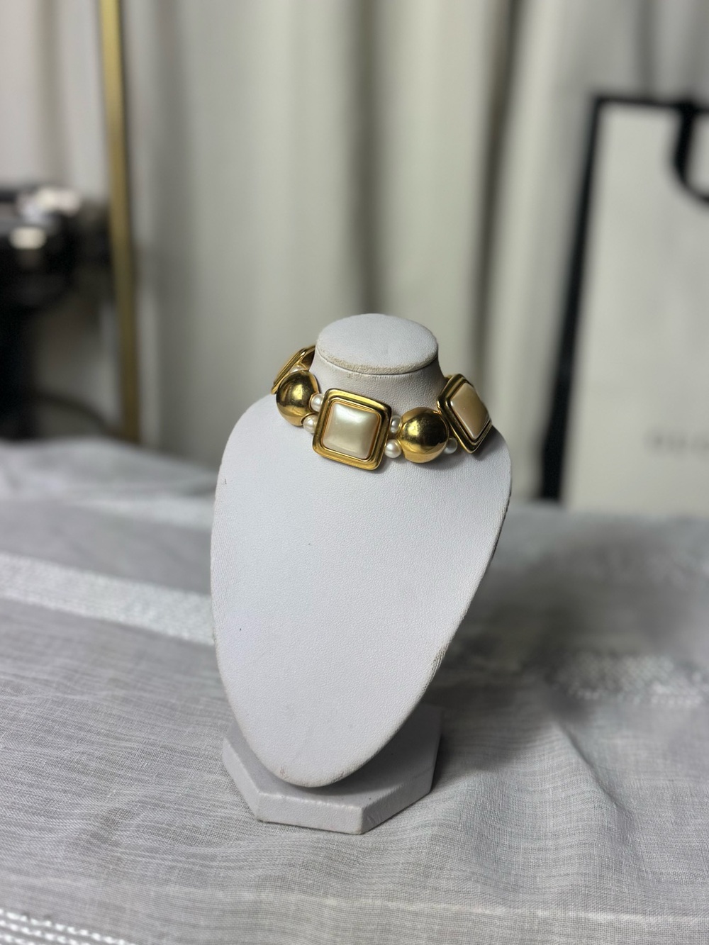 Vintage stretch Liz Claiborne faux pearl gold tone bracelet